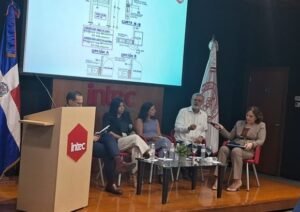 Experts discuss earthquake preparedness and building safety in Santo Domingo