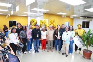 Citizen receiving a new Dominican Republic national ID card