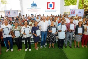 President Abinader delivers property title certificates in Santo Domingo Este
