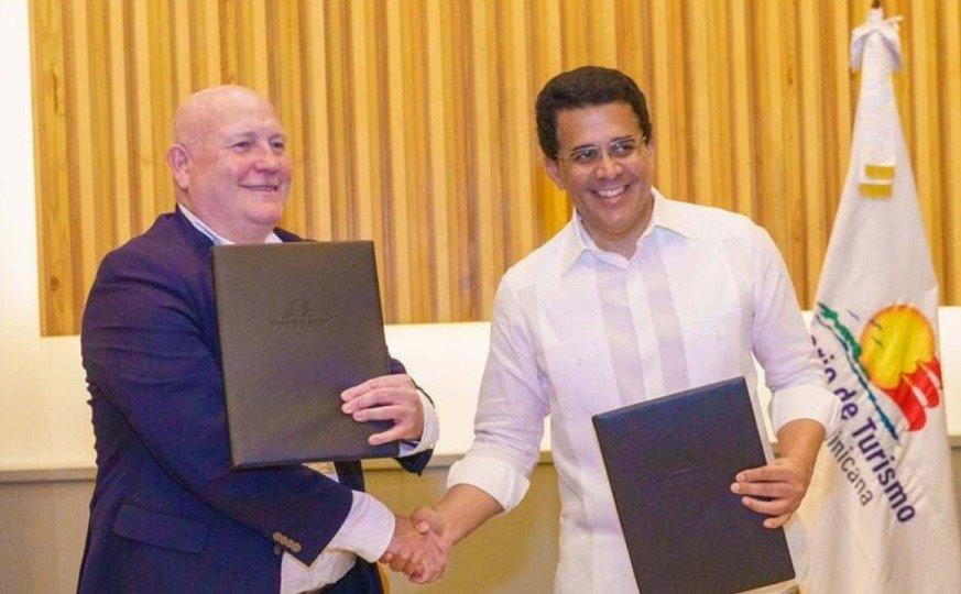 Tourism Minister David Collado signs cooperation agreement with ITF representatives