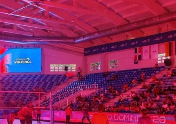 Power outage interrupts volleyball match in Santo Domingo