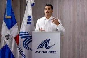 Representatives of Dominican tourism associations discussing waste management legislation
