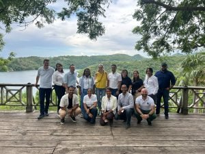 Equipo técnico en presa de Moncion