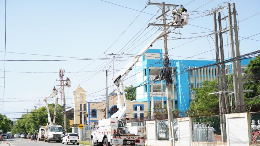 Edesur workers upgrading electricity distribution infrastructure in the Dominican Republic