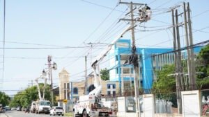 Edesur workers upgrading electricity distribution infrastructure in the Dominican Republic