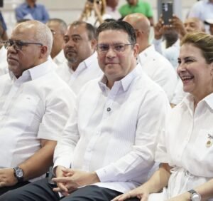 Promipyme loan ceremony supporting Dominican microentrepreneurs