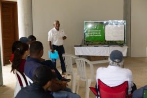 Environmental training session for Punta Bergantín construction contractors