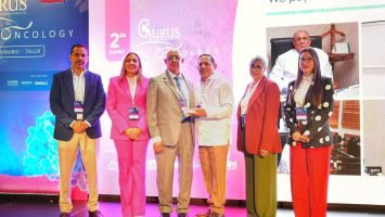 Urus Oncology medical specialists during a cancer care seminar in Santo Domingo