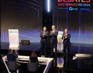 Abel Martínez speaking about presidential debates in the Dominican Republic