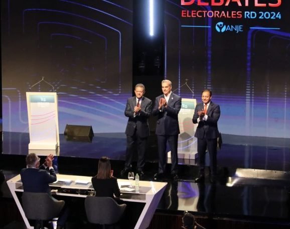 Abel Martínez speaking about presidential debates in the Dominican Republic