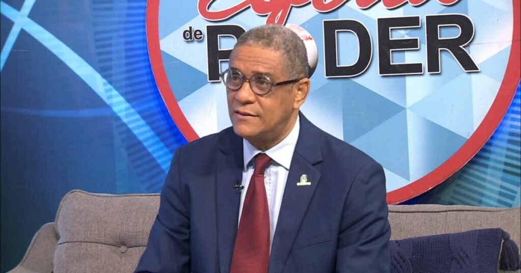 Fernando Pinales discussing business informality and labor reform in the Dominican Republic