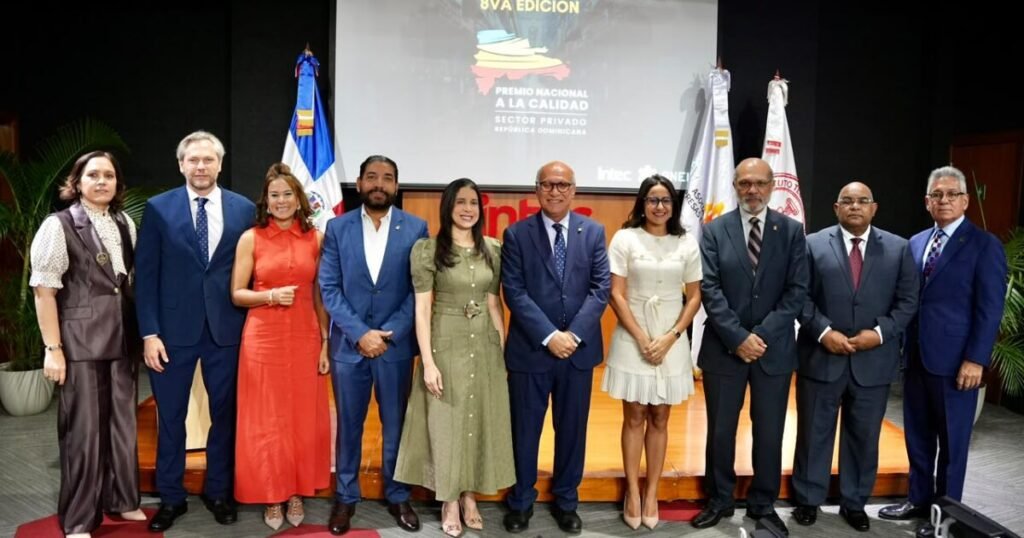 Business leaders announcing the Dominican National Quality Award 2026