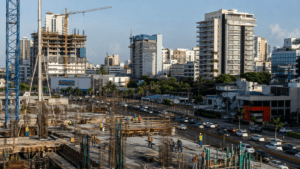 Construction activity and urban development in Santo Domingo reflect the Dominican Republic’s economic recovery in 2026