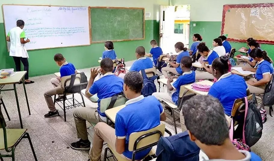 Students returning to school in the Dominican Republic classroom