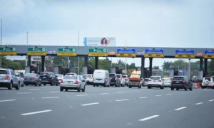 Dominican Republic toll plaza with electronic Paso Rápido payment lanes
