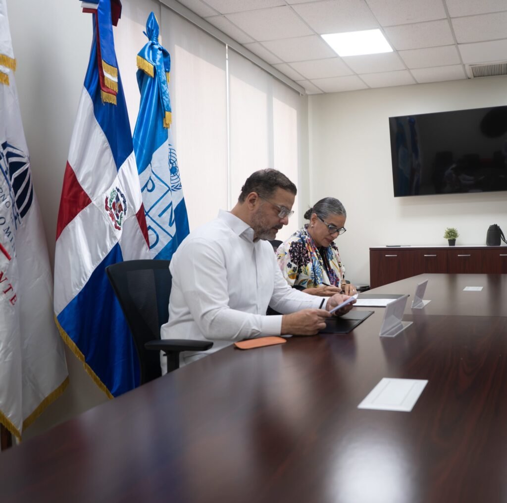 Officials sign EcoHarmony RD biodiversity conservation agreement in Santo Domingo