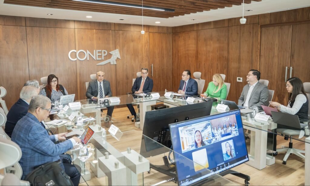 Business leaders meeting during Fedepricap assembly in Santo Domingo
