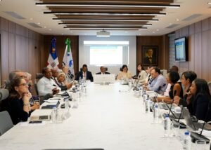 Officials reviewing a proposed high-cost medication fund in the Dominican Republic