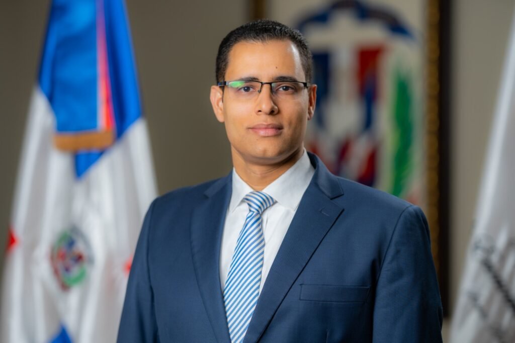 Juan Ariel Jiménez speaking at an IDB labor reform panel
