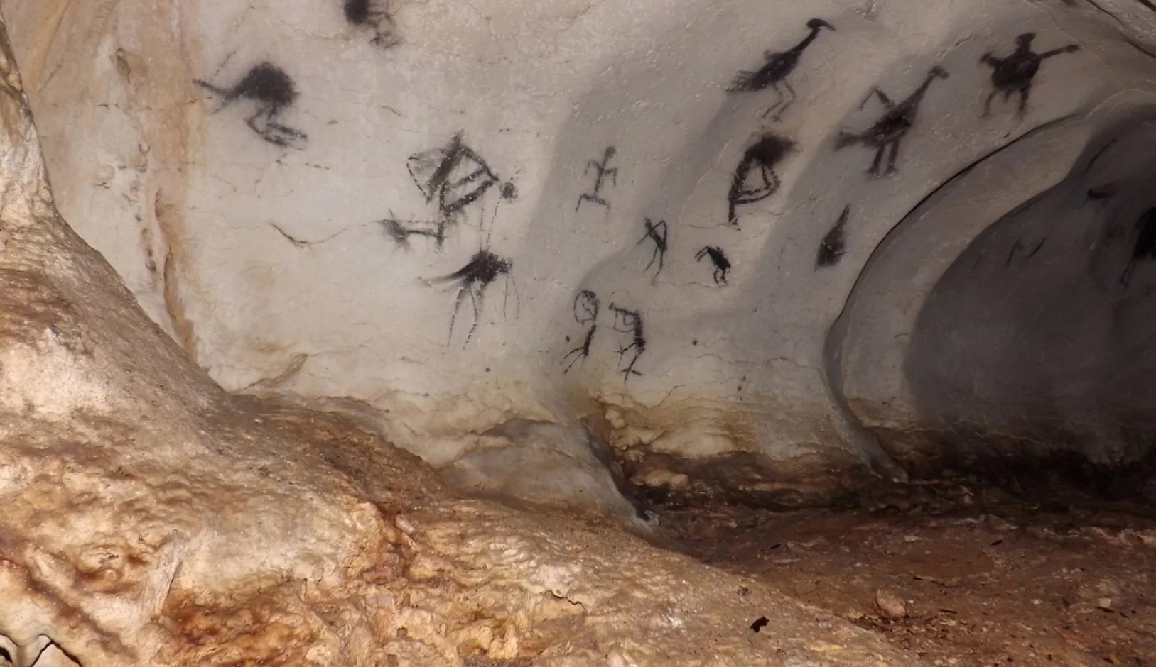 Ancient rock art inside the Cuevas del Pomier in San Cristóbal