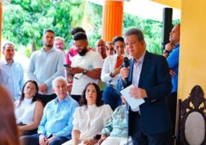 Leonel Fernández speaking during a meeting on border policy