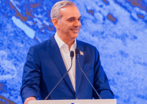 Luis Abinader leading a government meeting for La Agenda Semanal