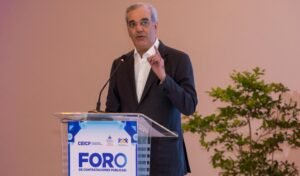 Luis Abinader speaking at a Dominican public procurement forum