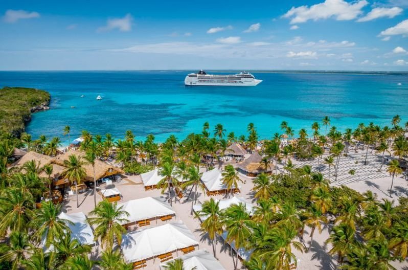 Visitors enjoying the beaches of Isla Catalina near La Romana