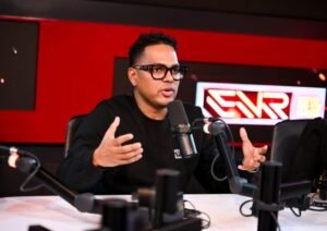 Santiago Matías discussing a proposal to reduce Dominican government institutions