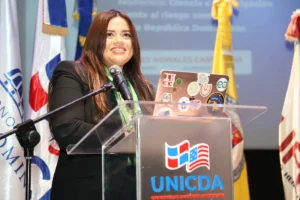 Ashly Morales Cartagena speaking at PUCMM on seismic risk in the Dominican Republic