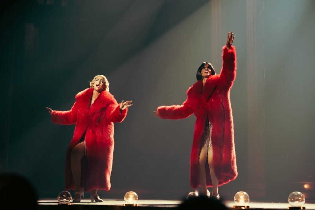Chicago El Musical cast performing at Teatro Nacional Eduardo Brito