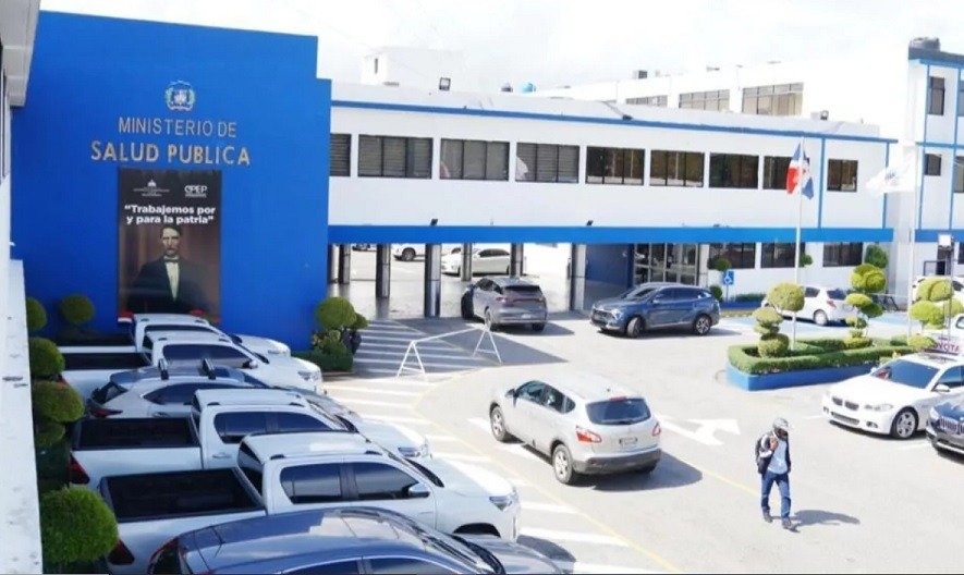 Dominican health officials evaluating hospital conditions and maternal care
