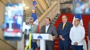 Dominican government officials discussing the 2027 national budget