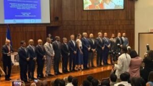 Dominican and Honduran business leaders meeting at a bilateral trade forum