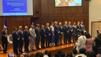 Dominican and Honduran business leaders meeting at a bilateral trade forum