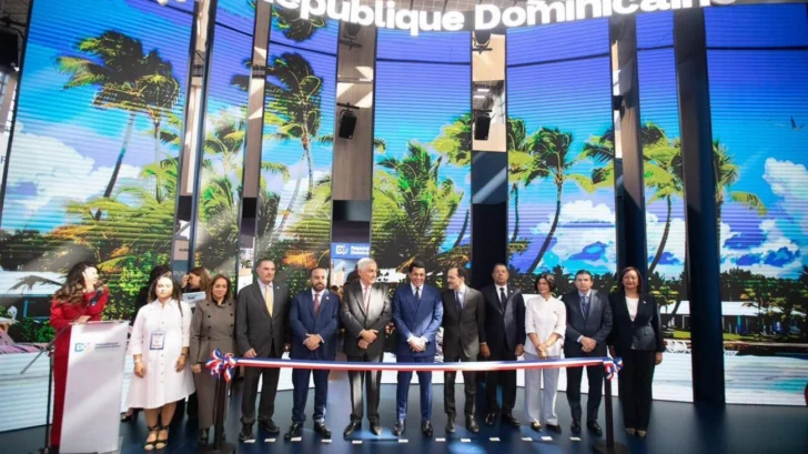 Dominican tourism officials and industry executives at a European tourism trade fair