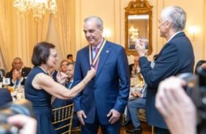 Luis Abinader receives the Gold Insigne from Americas Society in New York