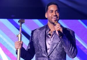 Romeo Santos publicly supports bachata artist Dalvin la Melodía