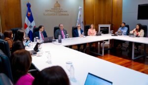 Dominican Republic officials discuss funding for the National Care Policy