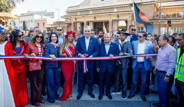 President Luis Abinader and First Lady Raquel Arbaje inaugurate the Dominican Parade in Rome, Italy
