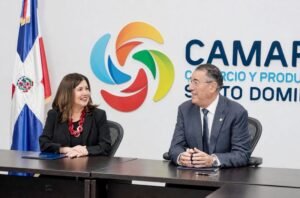 Santo Domingo tourism and business leaders signing a cooperation agreement